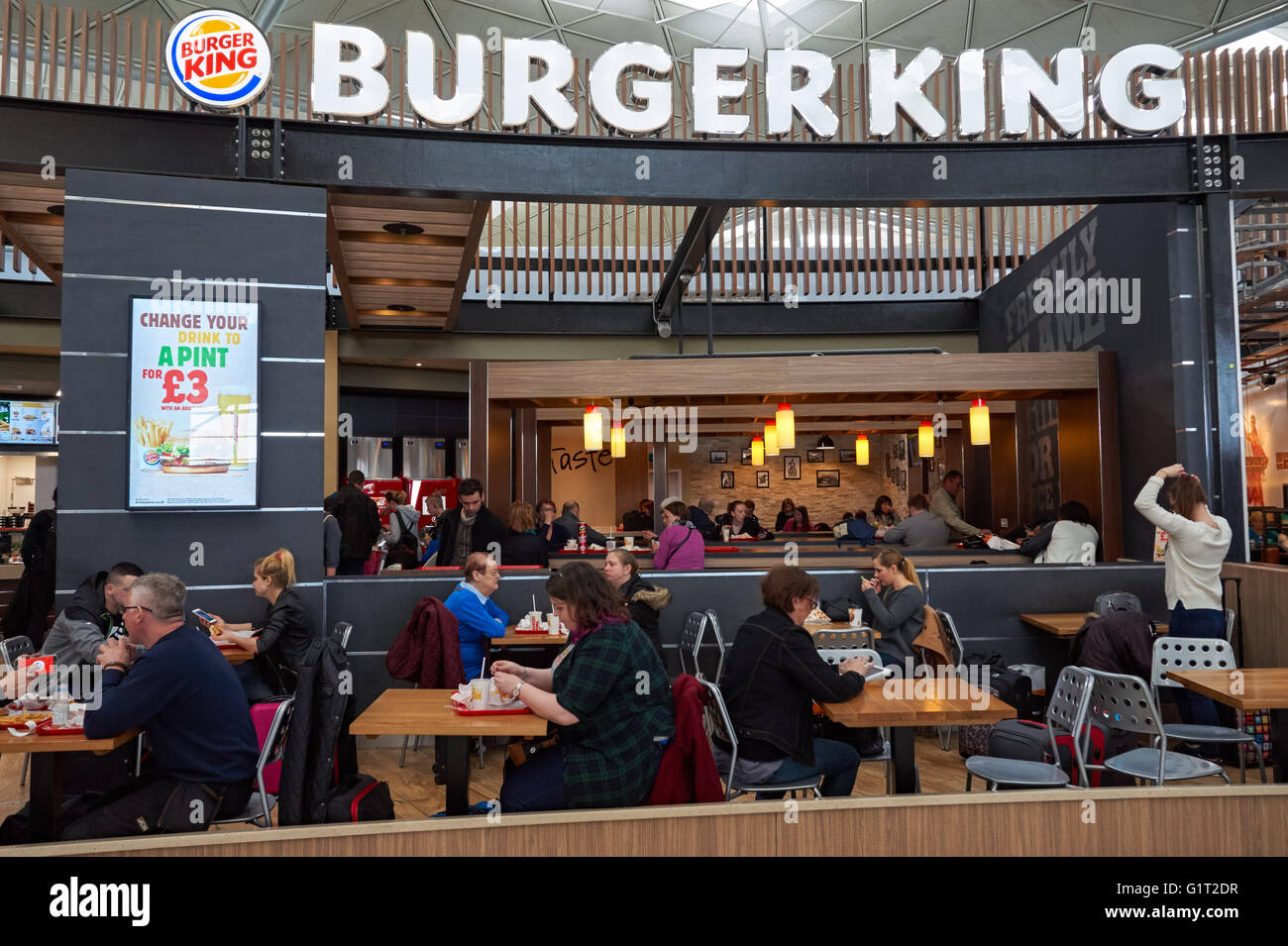 Burger King ristorante all'Aeroporto Stansted di Londra England Regno Unito Regno Unito Foto Stock
