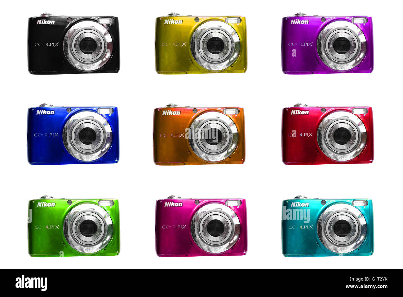 Una griglia di colorati Nikon fotocamere Coolpix fotografati contro uno sfondo bianco. Foto Stock