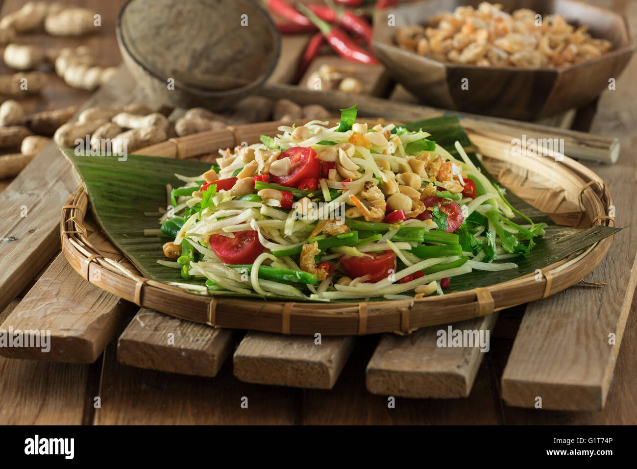 Verde insalata di papaia Som Tam. Thailandia il cibo Foto Stock