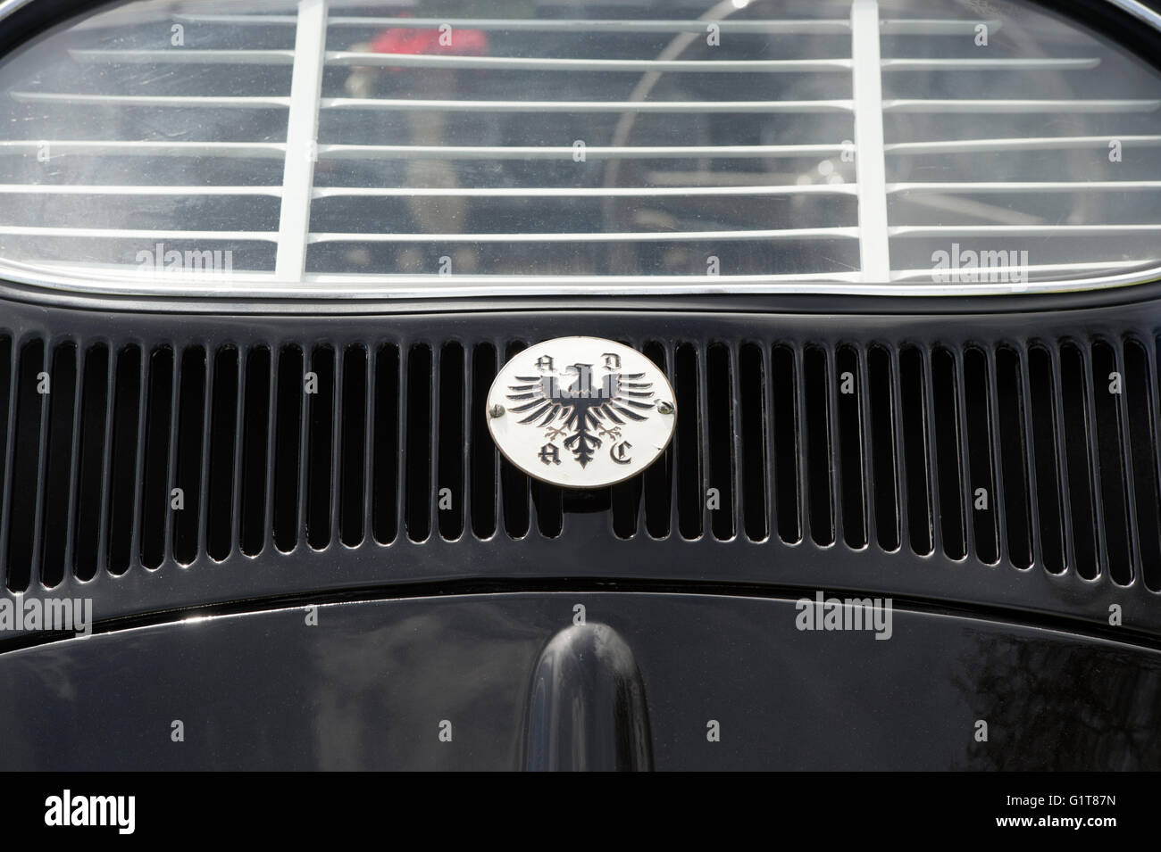 ADAC Badge Eagle Germania sulla parte posteriore di un 1954 VW Beetle auto Foto Stock