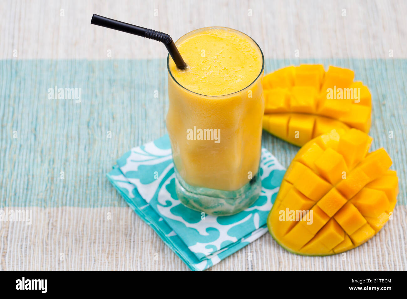 Frutta fresca tropicale frullato di succo di mango Foto Stock