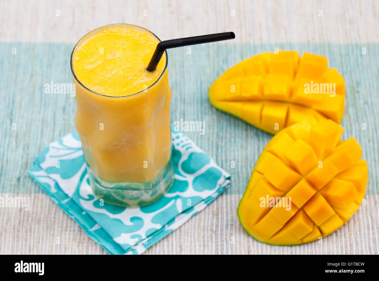 Frutta fresca tropicale frullato di succo di mango Foto Stock