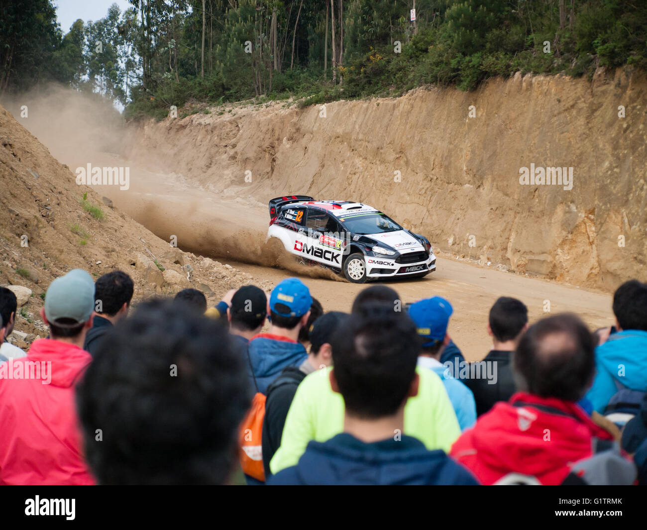 Di Baltar, in Portogallo. Il 19 maggio 2016. Autista Ott Tanak (EST) e co-driver Raigo Mõlder (EST) in Hyundai i20 WRC (vettura numero 12) dal team DMACK World Rally Team durante la WRC Vodafone Rally de Portugal 2016 Shakedown Credito: Daniel Amado/Alamy Live News Foto Stock