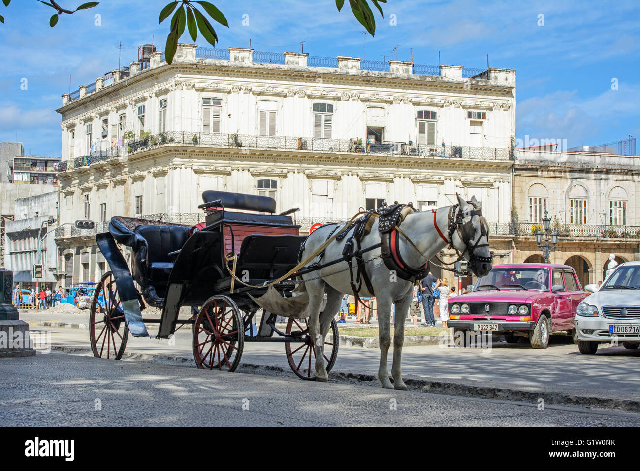 Carro trainato da cavalli taxi in Parque Central, Old Havana, Cuba Foto Stock
