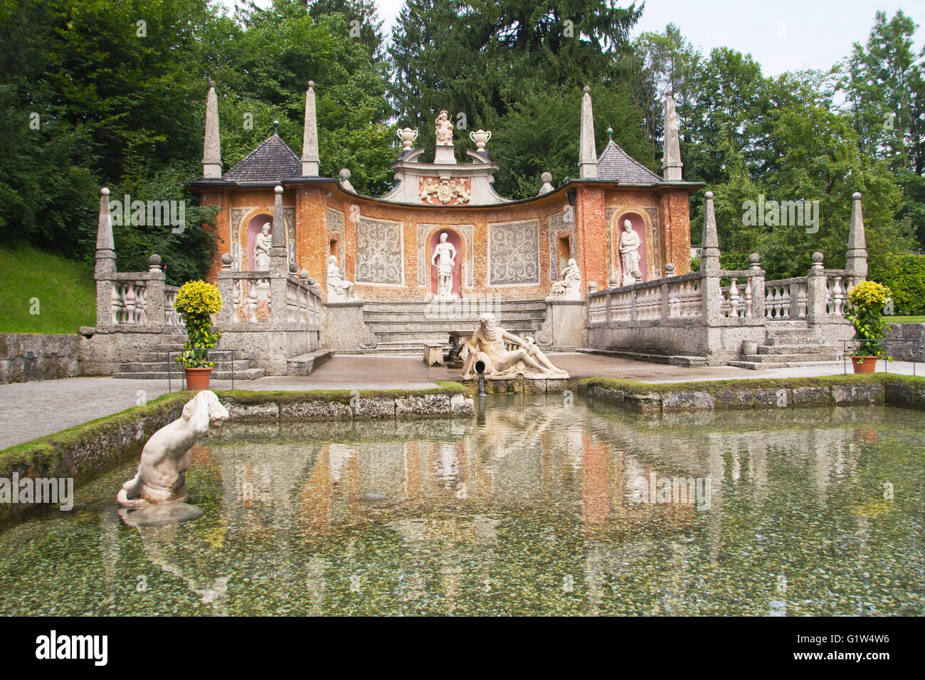 Giochi d'acqua sono una grande attrazione a Castello Hellbrunn vicino a Salisburgo in Austria Foto Stock