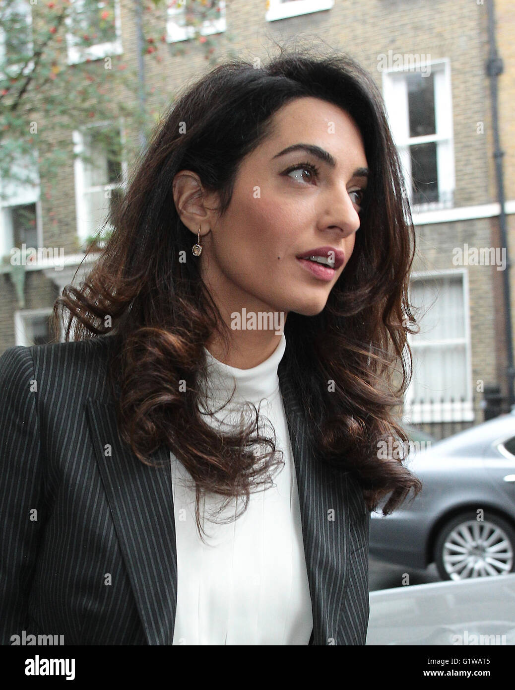 Londra, UK, 5th, Ott 2015: Amal Clooney partecipa ad un evento stampa essendo mantenuto a Doughty Street Camere in Londra Foto Stock