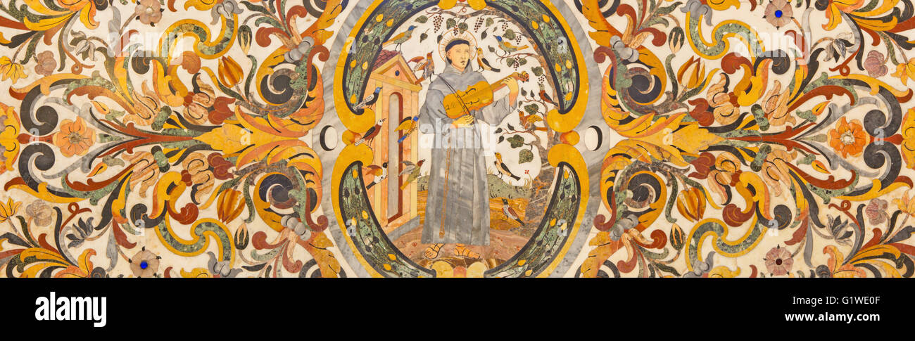 Roma, Italia - 11 Marzo 2016: La pietra mosaico floreale con la Chiesa di San Francesco a suonare il violino per gli uccelli. Foto Stock