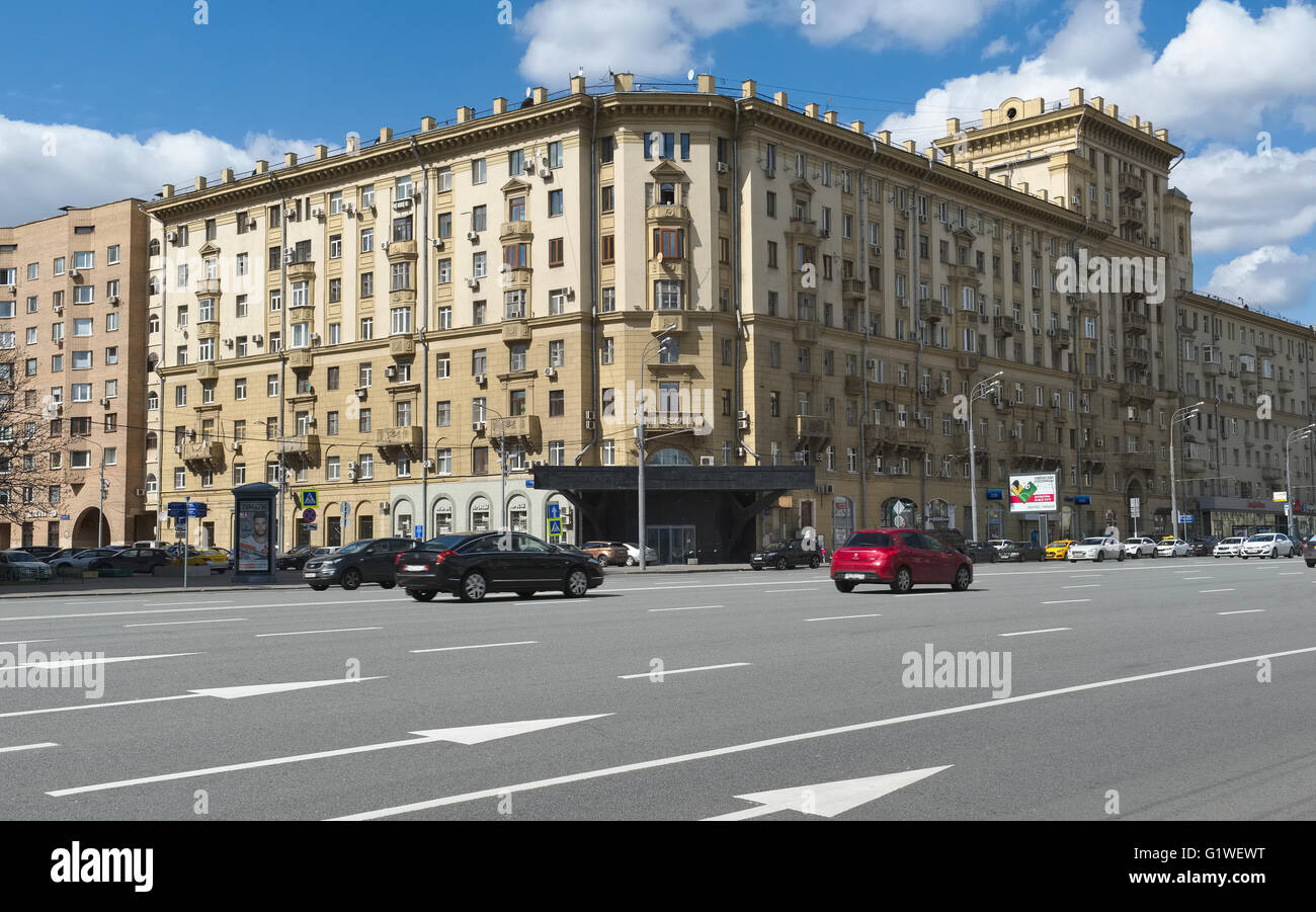 Mosca, paesaggio urbano. Appartamento Casa, costruita nel 1950, Smolenskaya-Sennaya Square, 23/25 Foto Stock