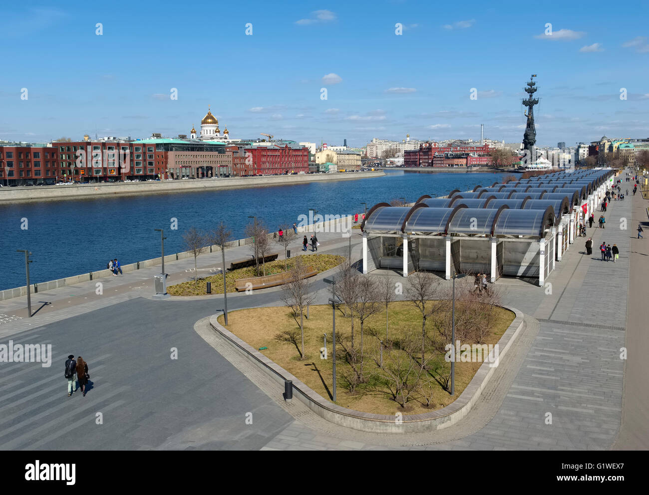Vista panoramica di Mosca dal ponte Krymsky, vista del terrapieno Krymskaya Foto Stock