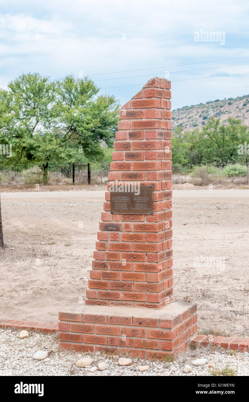 BAVIAANSKLOOF, SUD AFRICA - 6 Marzo 2016: un monumento per persone che sono morte in un diluvio nel 1916 nell'Baviaanskloof Foto Stock