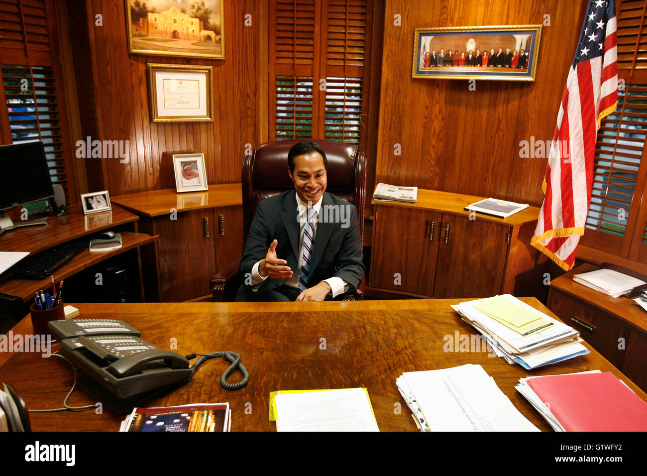 San Antonio sindaco Julian Castro nel suo ufficio in San Antonio, Texas. Foto Stock