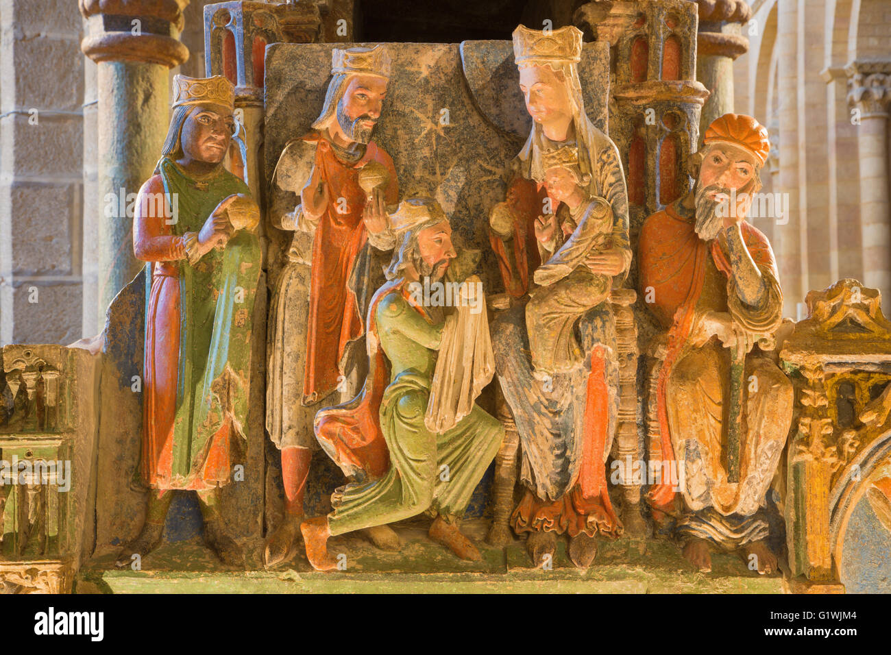 AVILA, Spagna, aprile - 19, 2016: il dettaglio dei tre Re Magi sul romanico funerale policromo memorial. Foto Stock