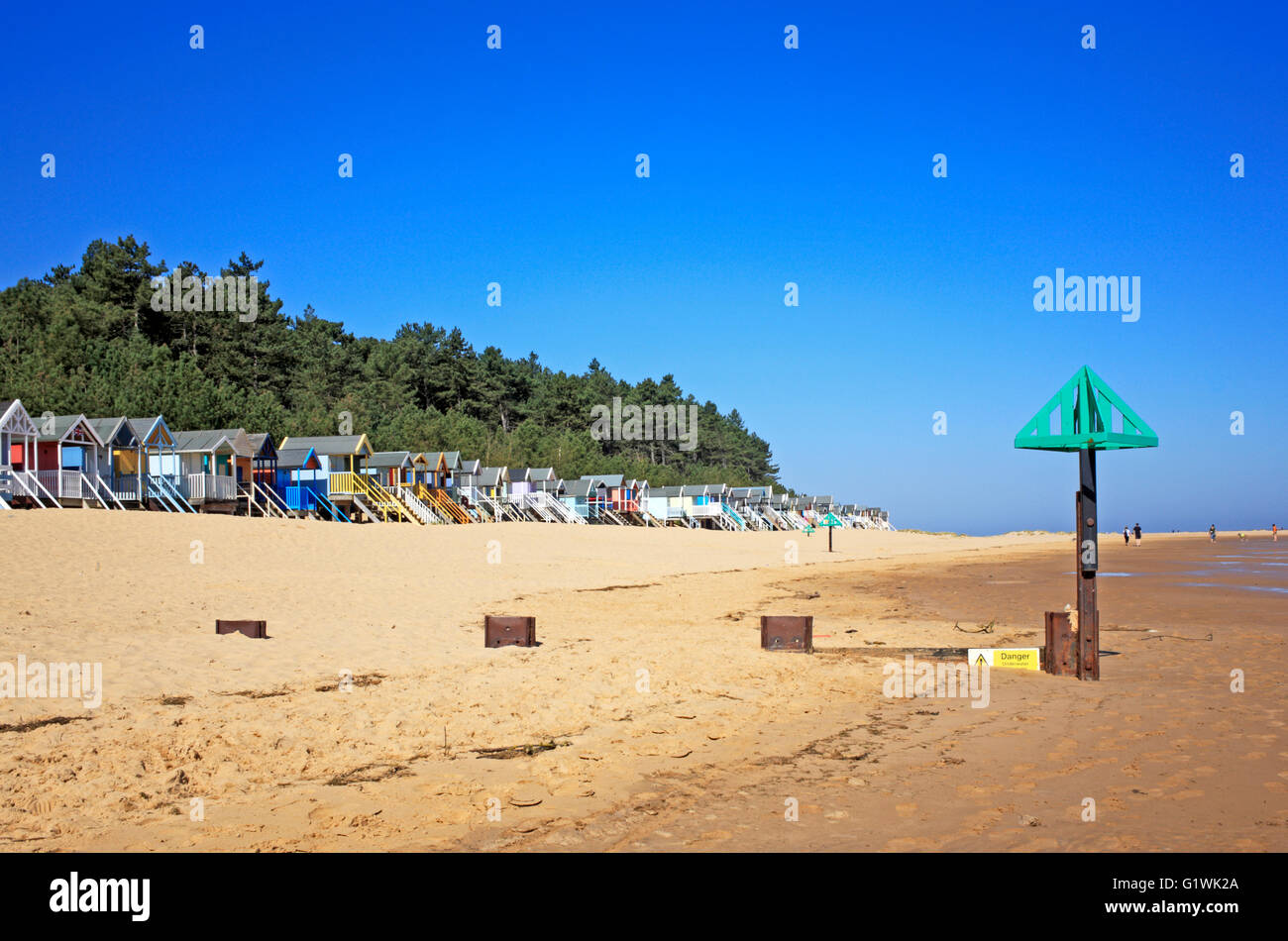 Una vista della spiaggia e capanne a Wells-Next-il-Mare, Norfolk, Inghilterra, Regno Unito. Foto Stock