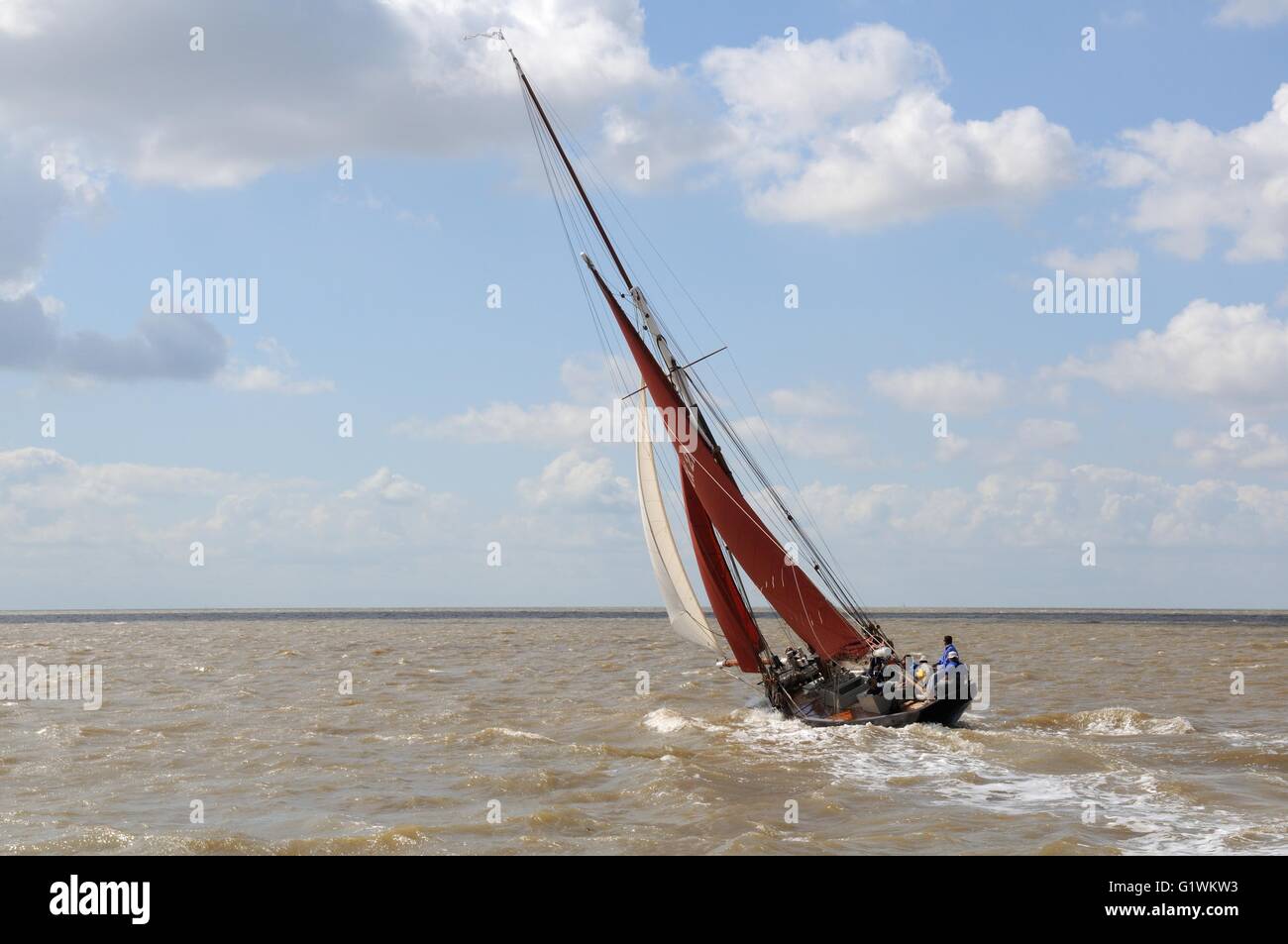Il Tamigi chiatte e yacht Racing a Blackwater Estuary Maldon Foto Stock