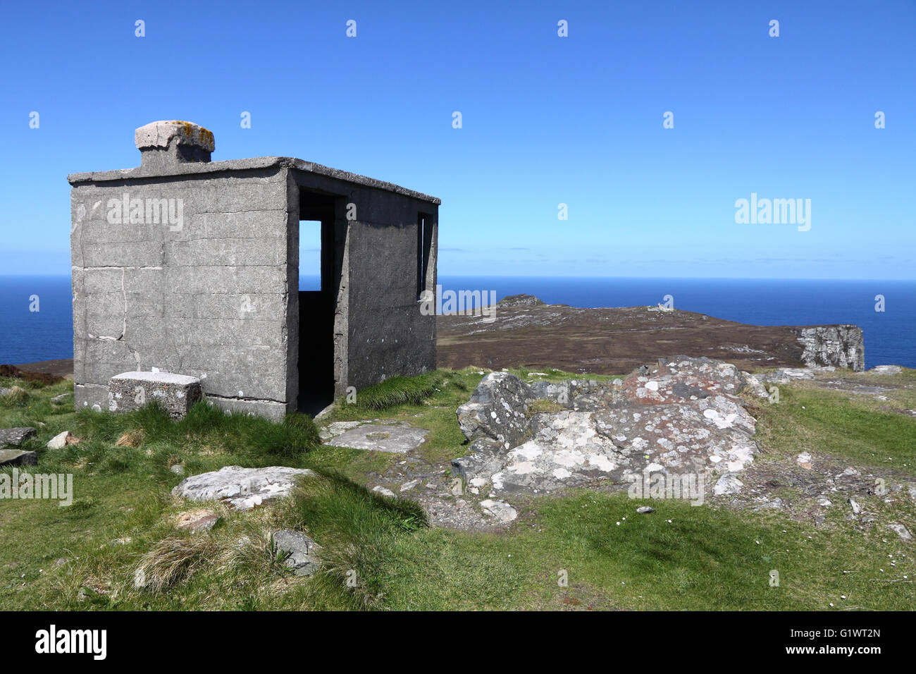 La vista da una WW2 lookout post (IOP) alla testa di corno, north Donegal, Irlanda. Foto Stock