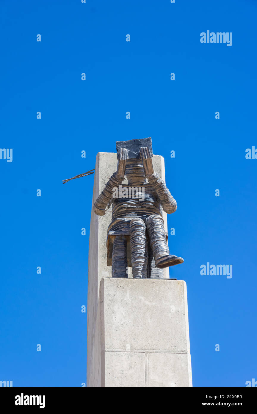 Soweto Sudafrica 28 Marzo 2016 Il Walter Sisulu Square di dedizione. Statua di "Le porte dell apprendimento e della cultura devono Foto Stock