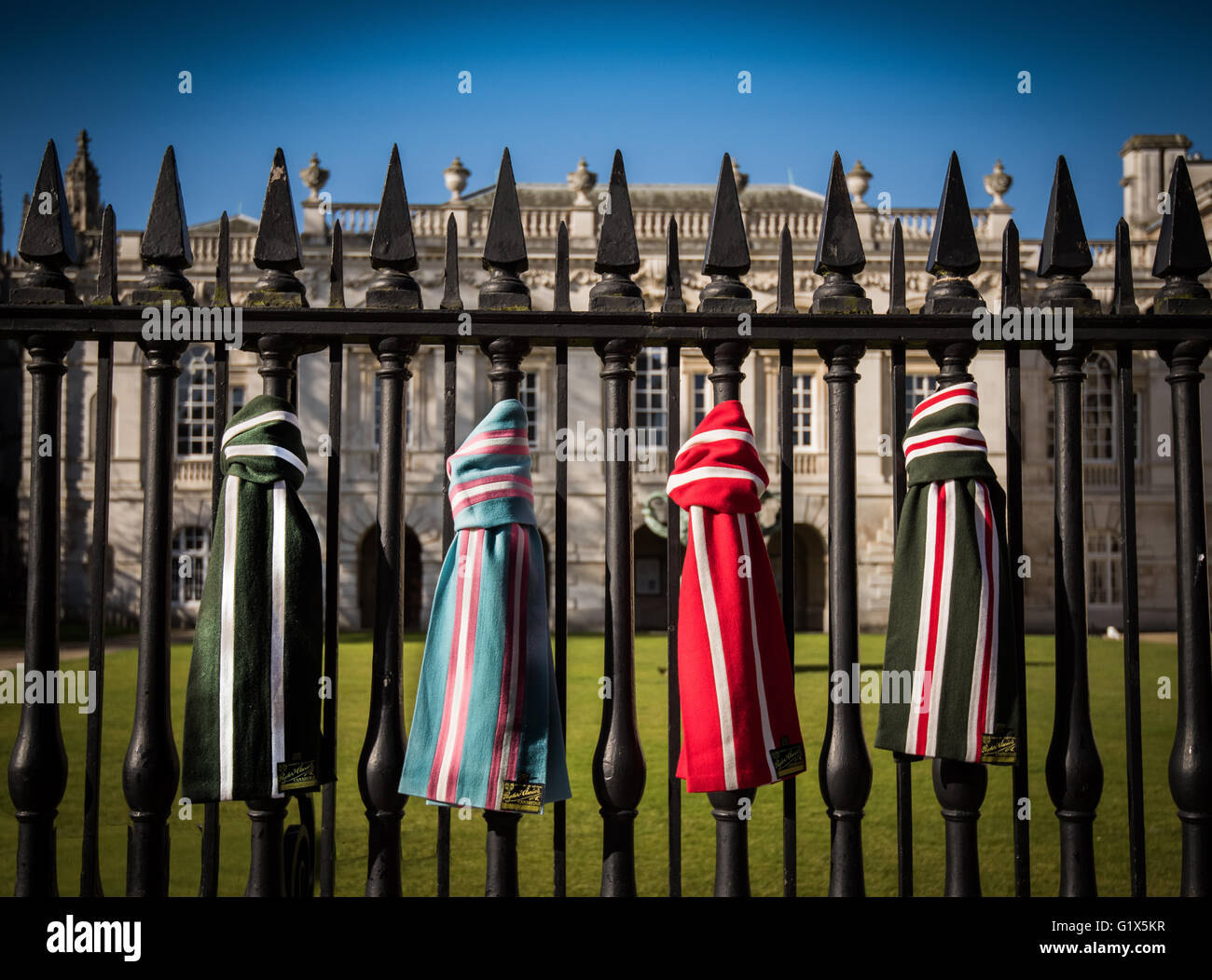 Università di Cambridge sciarpe Foto stock - Alamy