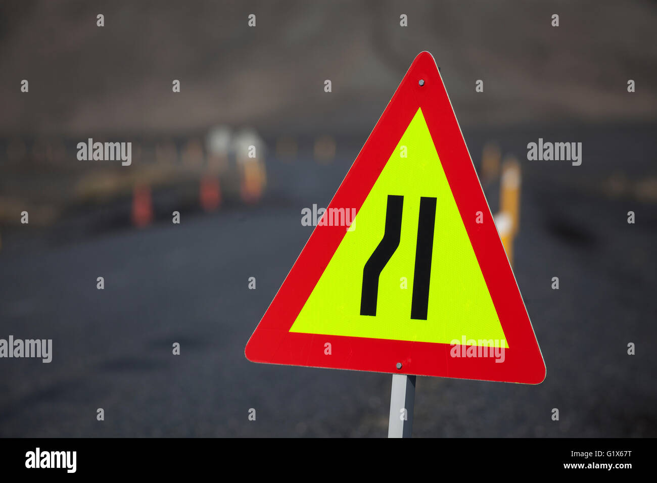 Cartello stradale, segno di traffico, ristretta road, Ring Road, Route 1, Regione meridionale Islanda Foto Stock