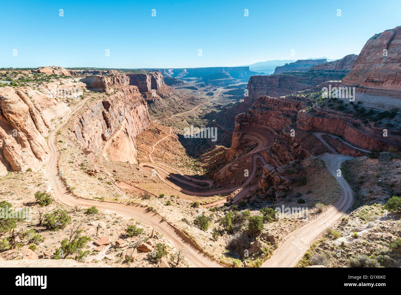 Strada a serpentina, Shafer Canyon Overlook, Shafer Canyon Road, Island in the Sky, il Parco Nazionale di Canyonlands, Moab, Utah, Stati Uniti d'America Foto Stock