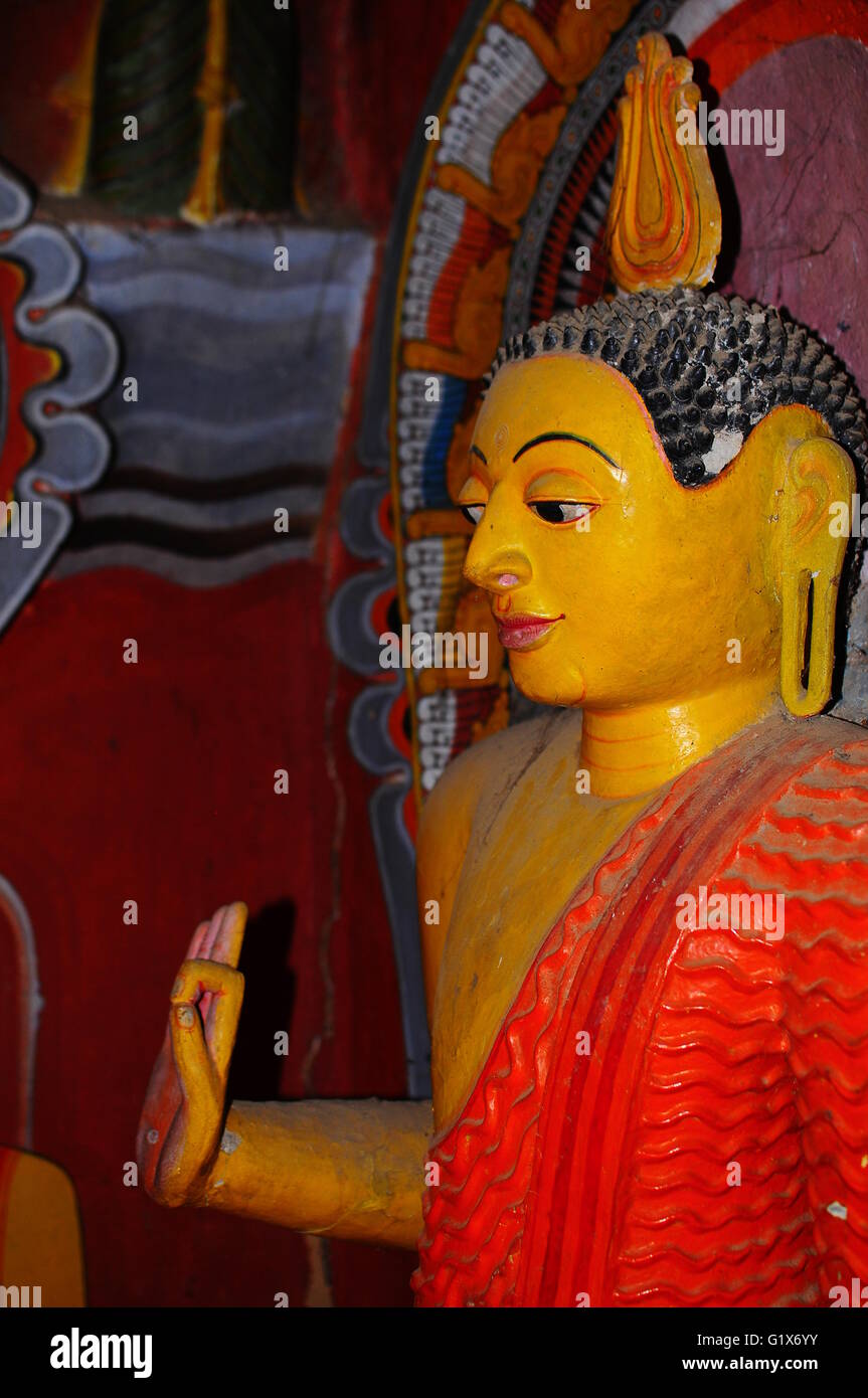 La figura del Buddha in Embekke Devale tempio di Kandy, provincia centrale, Sri Lanka Foto Stock