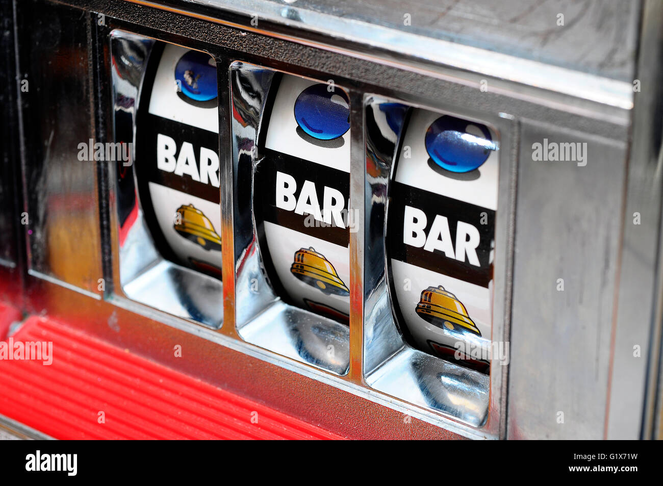 Chiudere fino a tre bar jackpot casino slot machine Foto Stock