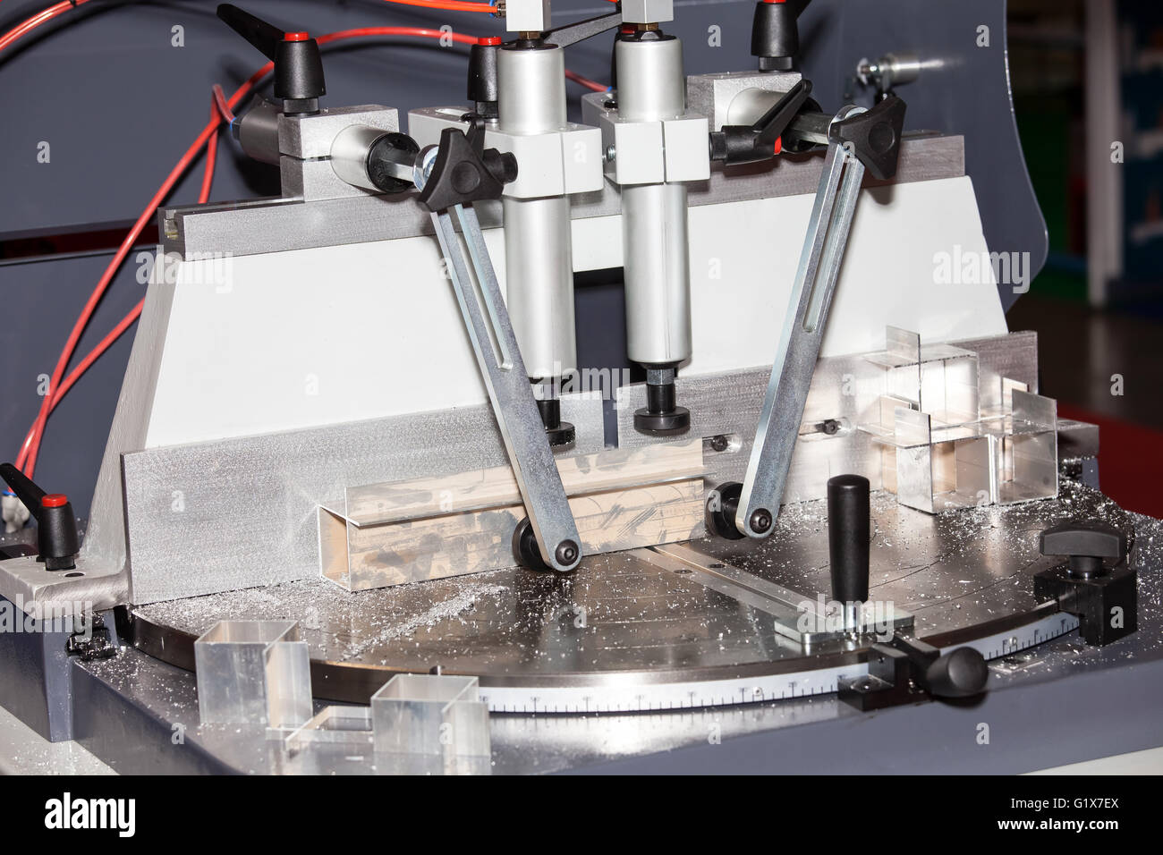 Seghe a nastro orizzontale di taglio automatico macchina gamma Foto Stock