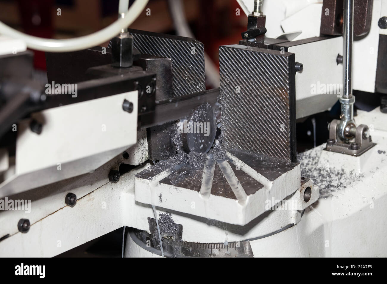 Seghe a nastro orizzontale di taglio automatico macchina gamma Foto Stock