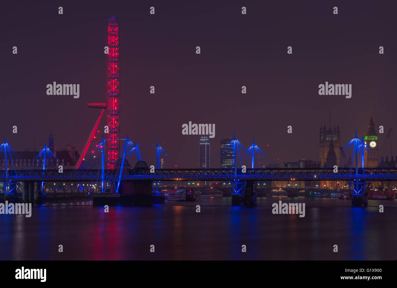 London, Regno Unito - 11 Maggio 2016 - Londra cityscape di notte, illuminato da luci Foto Stock