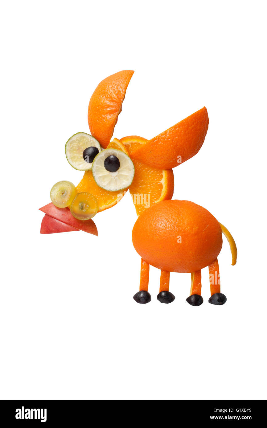 Asino fatta di frutti su sfondo bianco Foto Stock