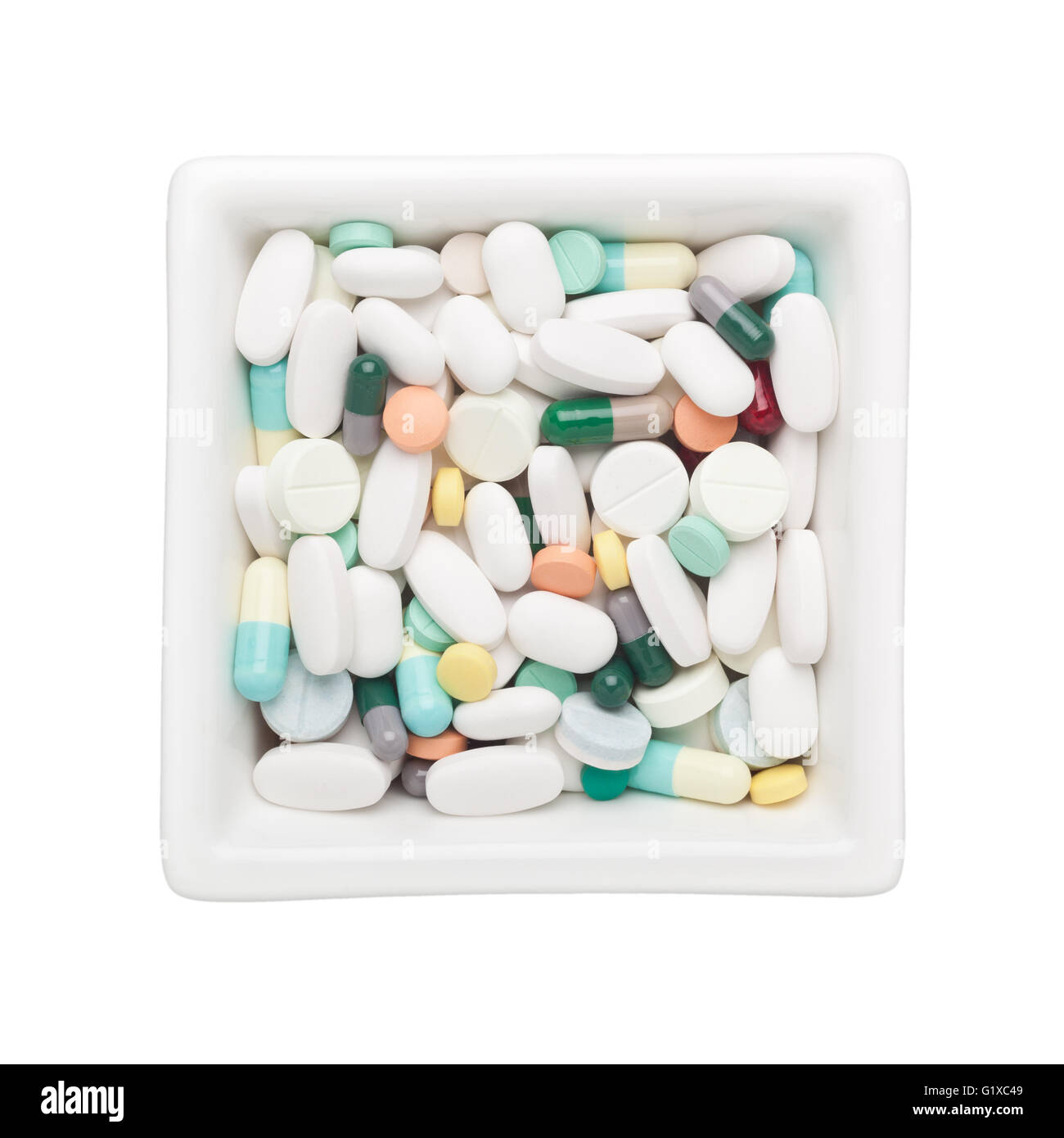 La medicina in un recipiente quadrato isolato su sfondo bianco Foto Stock