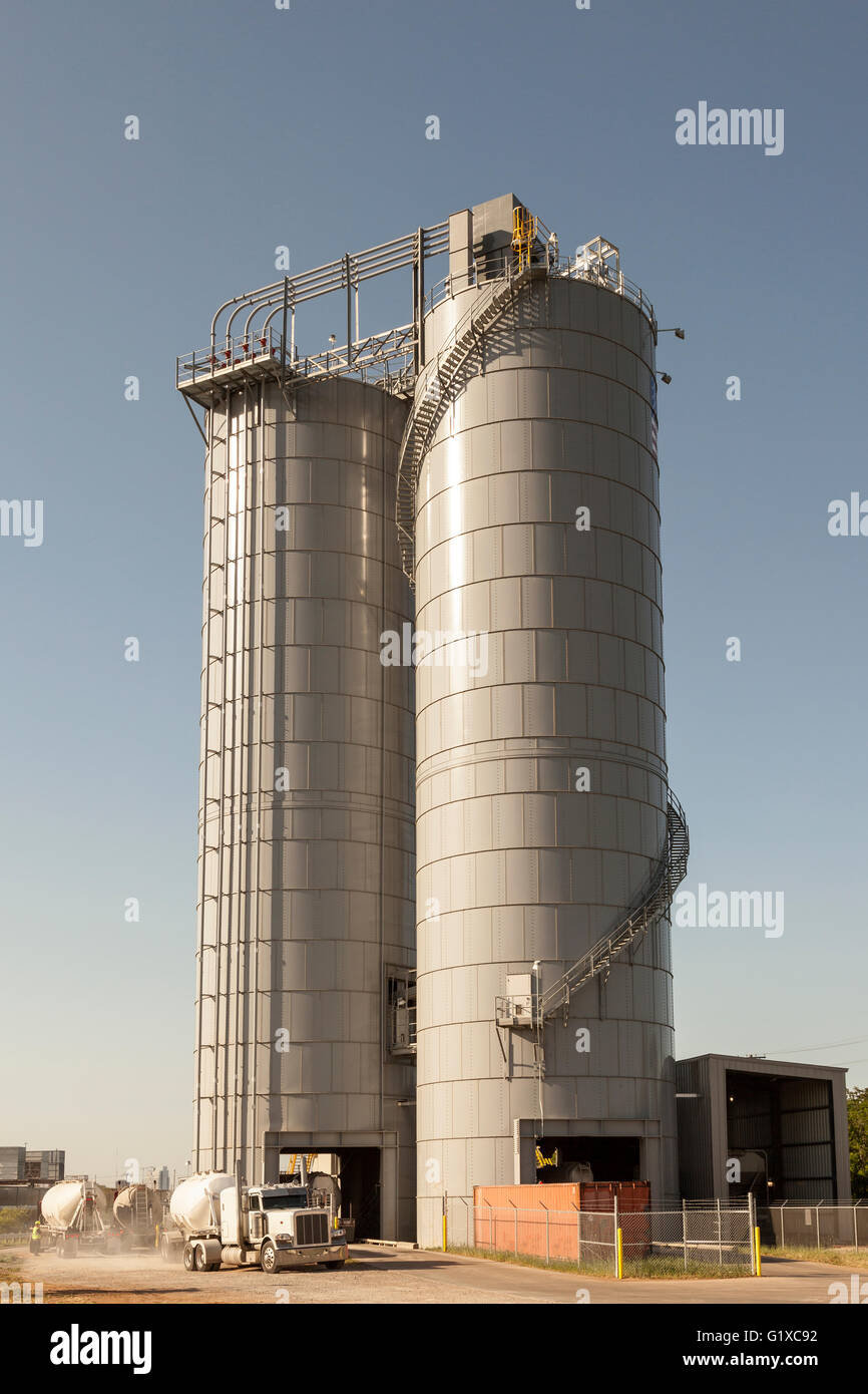 Due torri di un silo di cemento negli Stati Uniti Foto Stock