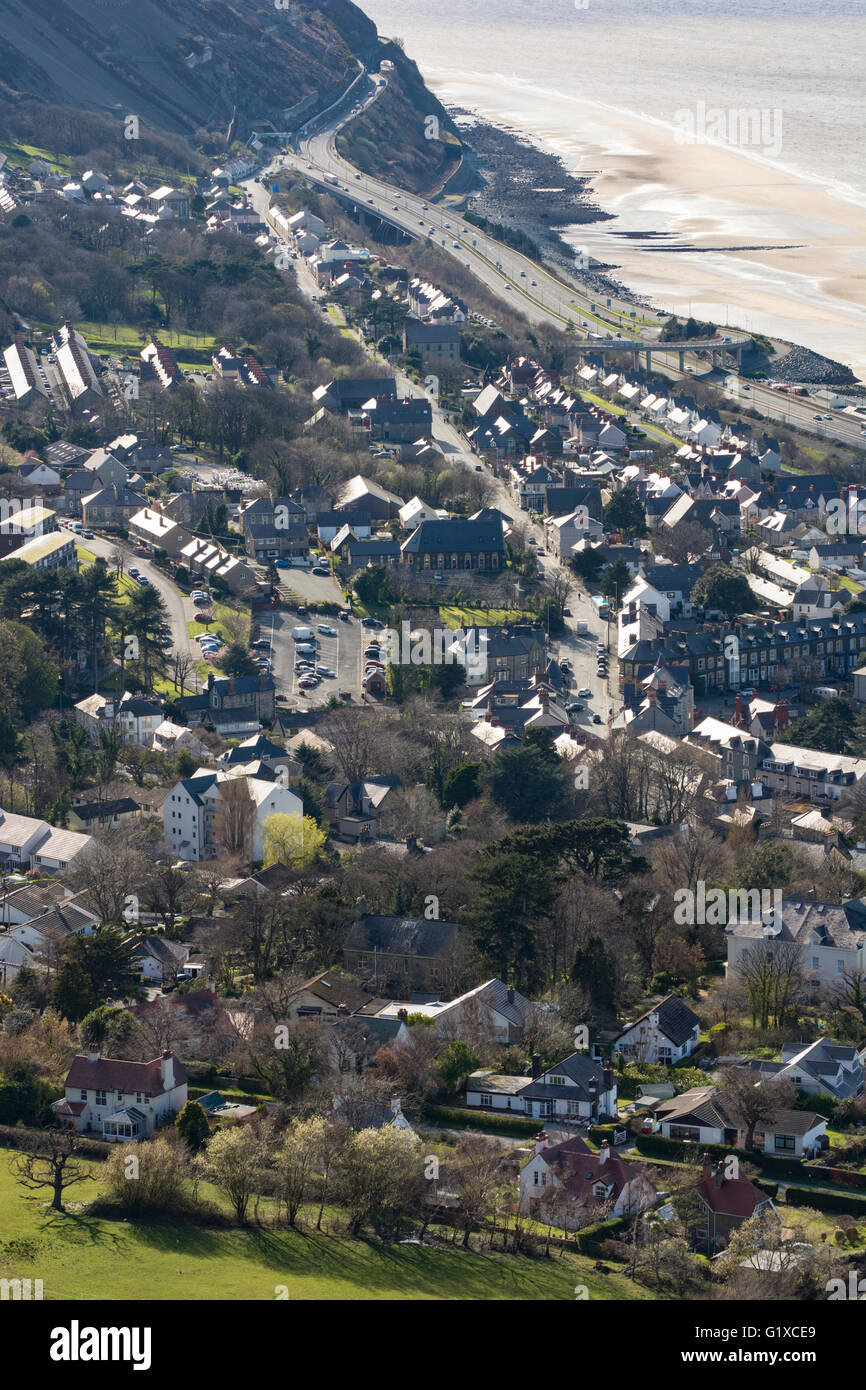 Il Galles del Nord cava città di Ross on Wye situato sulla A55 North Wales coast road al di sotto di cave di granito sul promontorio. Foto Stock