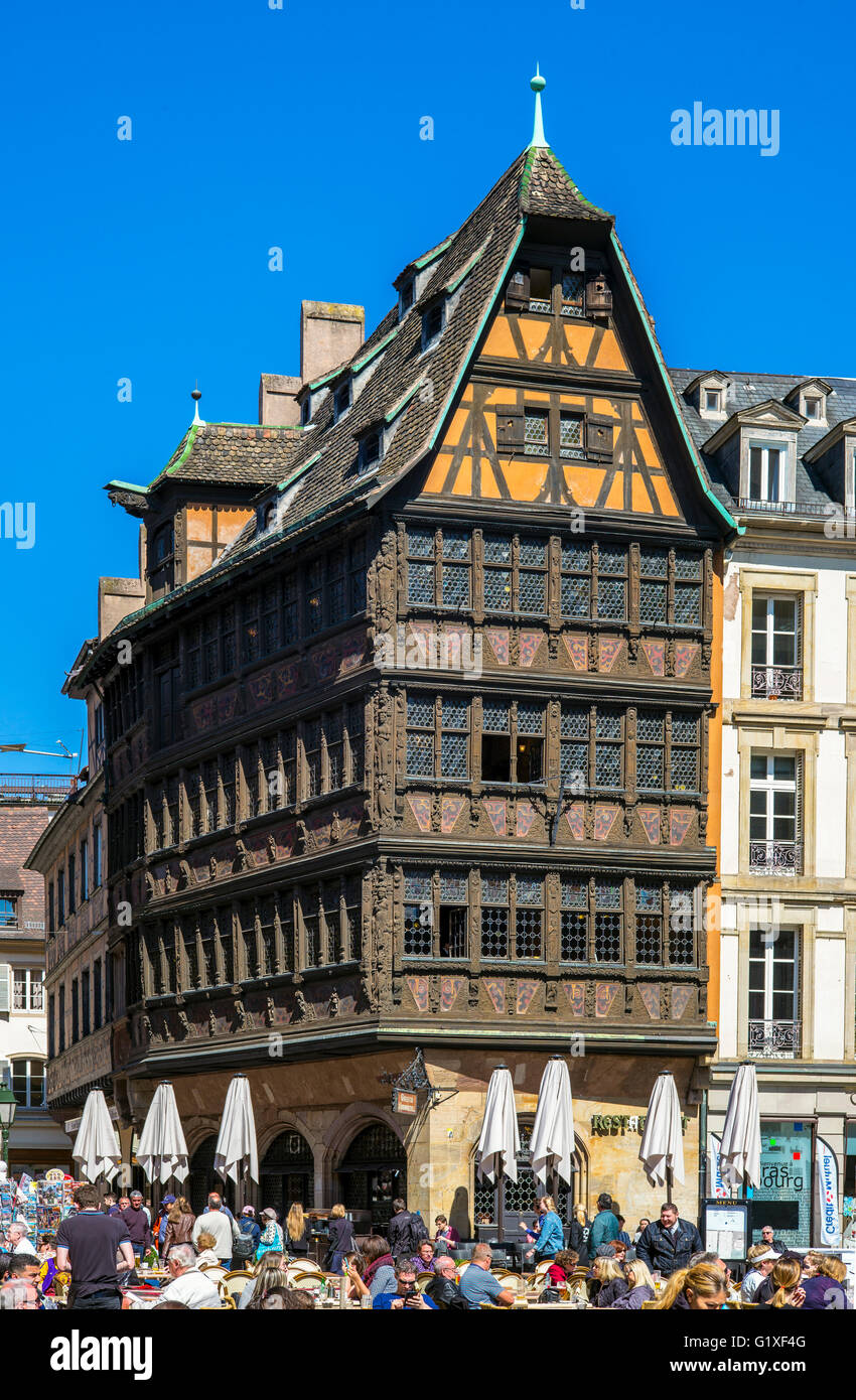Maison Kammerzell casa medioevale del XVI secolo e la caffetteria terrazza, Strasburgo, Alsazia, Francia Foto Stock