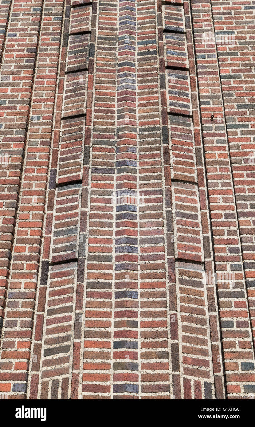 Close up decorativi di facciata in mattoni rossi di un edificio art deco Foto Stock