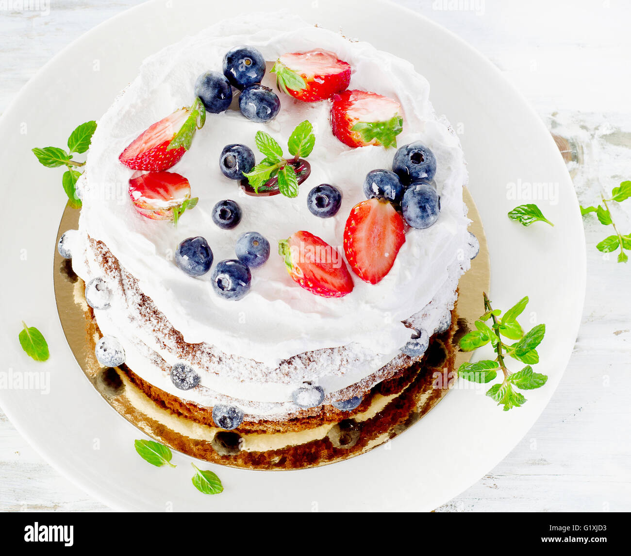 Torta con crema e fragole. Vista da sopra Foto Stock