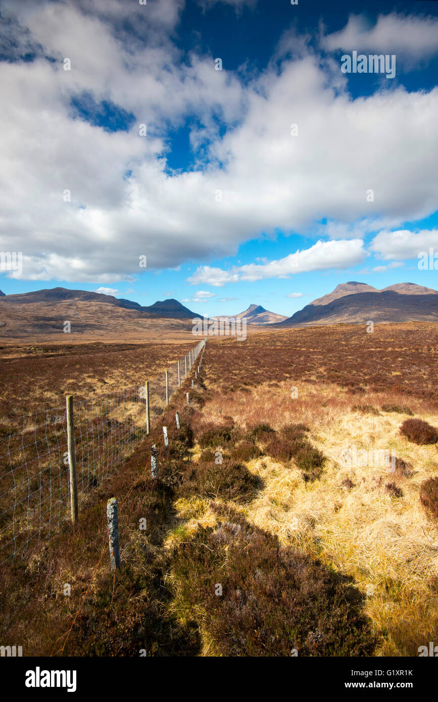 Il Deep Freeze montagne, visto da un punto di vista sulla A835 in Sutherland Scotland Regno Unito Foto Stock