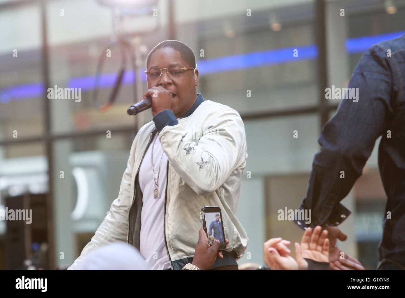 New York, NY, STATI UNITI D'AMERICA. Il 20 maggio 2016. Jadakiss sul palco per la NBC Today Show Concerto con Puff Daddy e la famiglia, Rockefeller Plaza di New York, NY Maggio 20, 2016. Credito: Abel Fermin/Everett raccolta/Alamy Live News Foto Stock