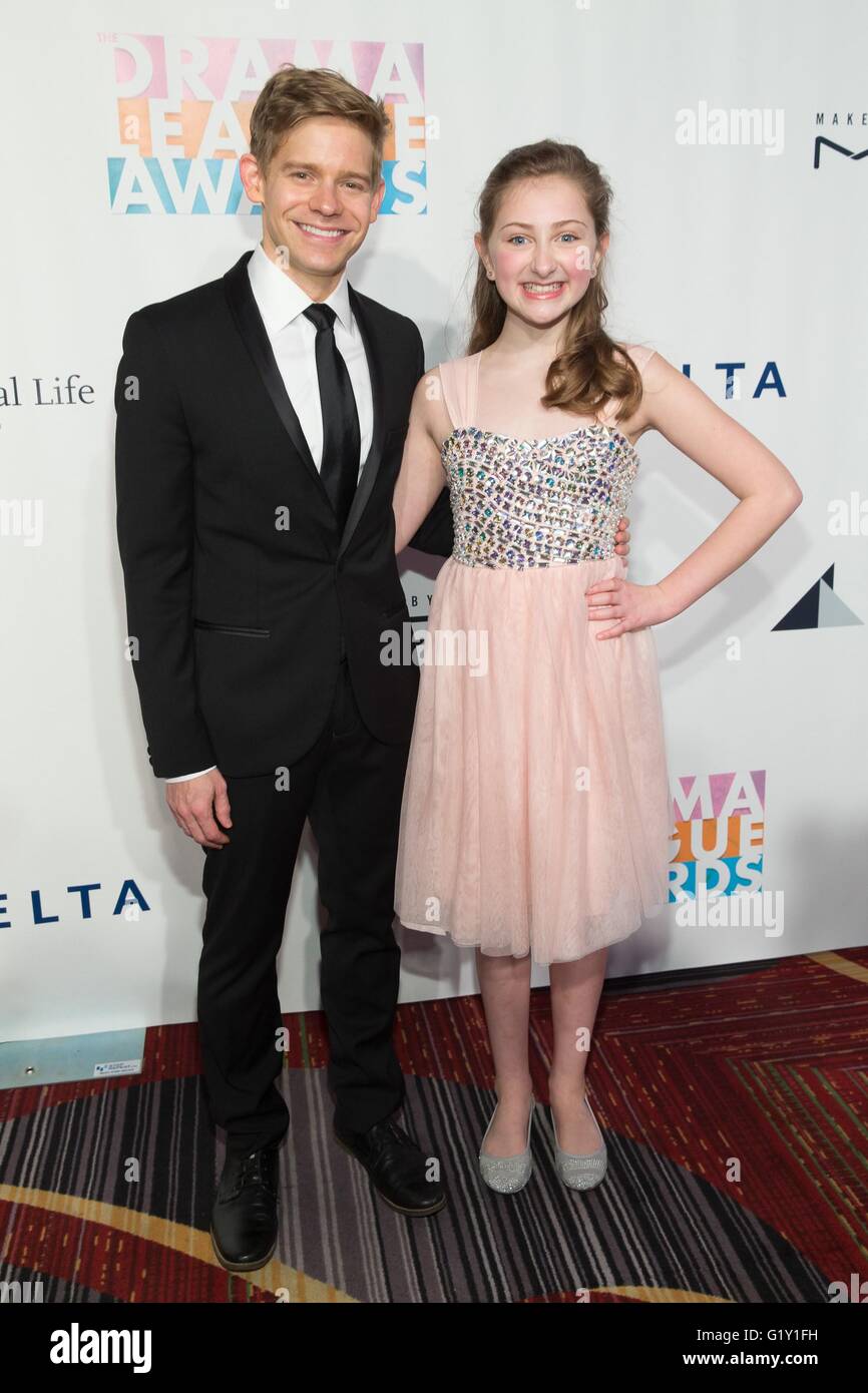 New York, NY, STATI UNITI D'AMERICA. Il 20 maggio 2016. Andrew Keenan-Bolger, Sarah Charles Lewis presso gli arrivi per il Dramma ottantaduesima League Annual Awards, il Marriott Marquis Times Square, New York, NY Maggio 20, 2016. Credito: Jason Smith/Everett raccolta/Alamy Live News Foto Stock