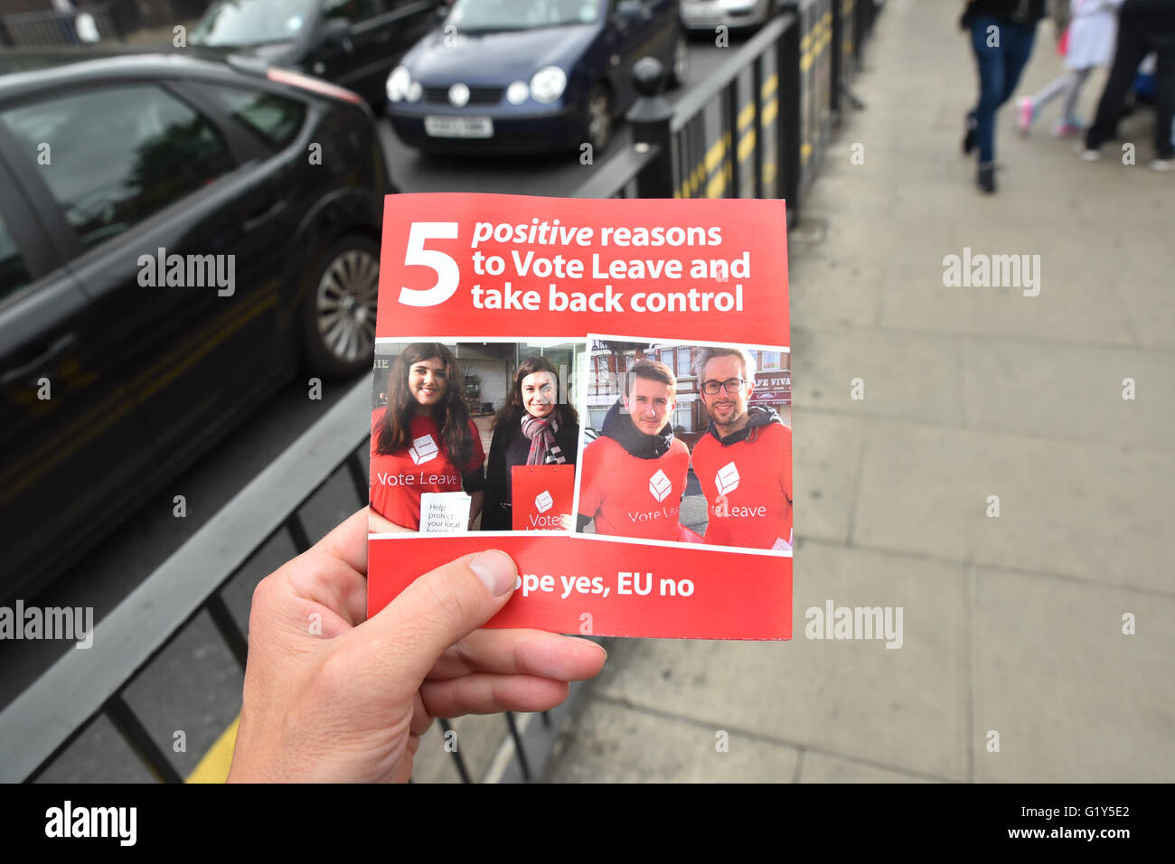 Maggio 2016, Londra, Regno Unito. Ue voto referendario lasciare volantini attivisti Foto Stock