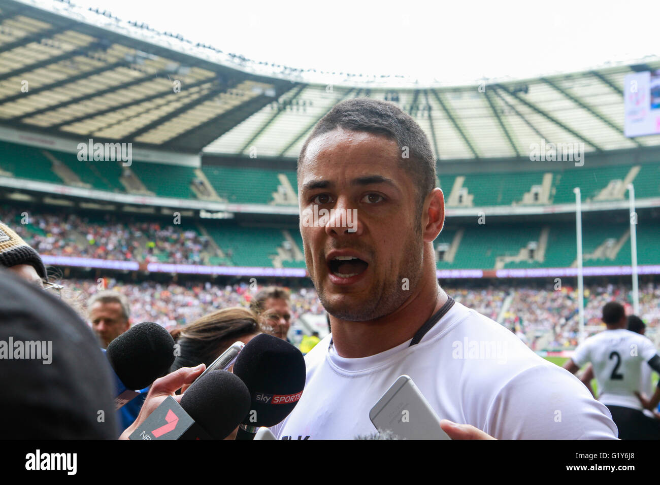 Londra, Regno Unito. 21 maggio 2016. Jarryd Hayne intervistata dalla stampa mondiale durante la HSBC London Sevens World Series a Twickenham. Hayne ha giocato per la NFL San Francisco 49ers prima di entrare a far parte di Figi nel tratto finale del Sevens World Series. Credito: Elsie Kibue / Alamy Live News Foto Stock