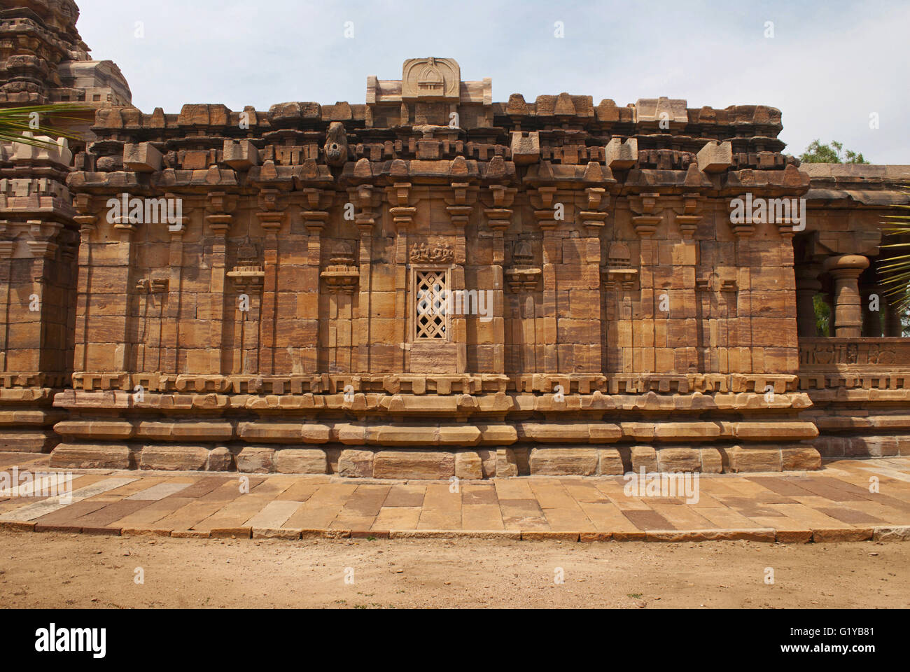 Devakoshthas e una finestra sulla parete sud. Tempio Jain, Jinalaya, noto come Jaina Narayana, Pattadakal, Karnataka, India. Sud Foto Stock