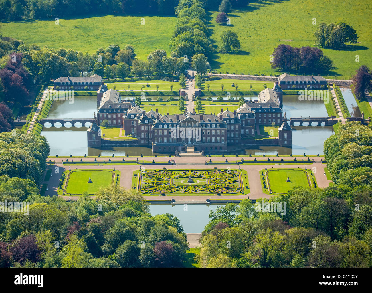 Veduta aerea del castello Nordkirchen, Castello "Vestfaliano Versailles', francese barocco, moated castle, fossato, il parco del castello barocco, Foto Stock