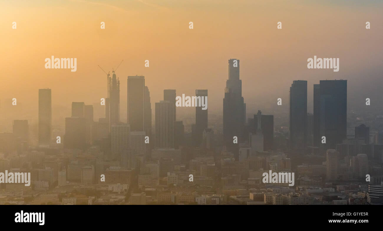 Grattacieli del centro cittadino di Los Angeles di haze, smog, Los Angeles, nella contea di Los Angeles, California, Stati Uniti d'America Foto Stock