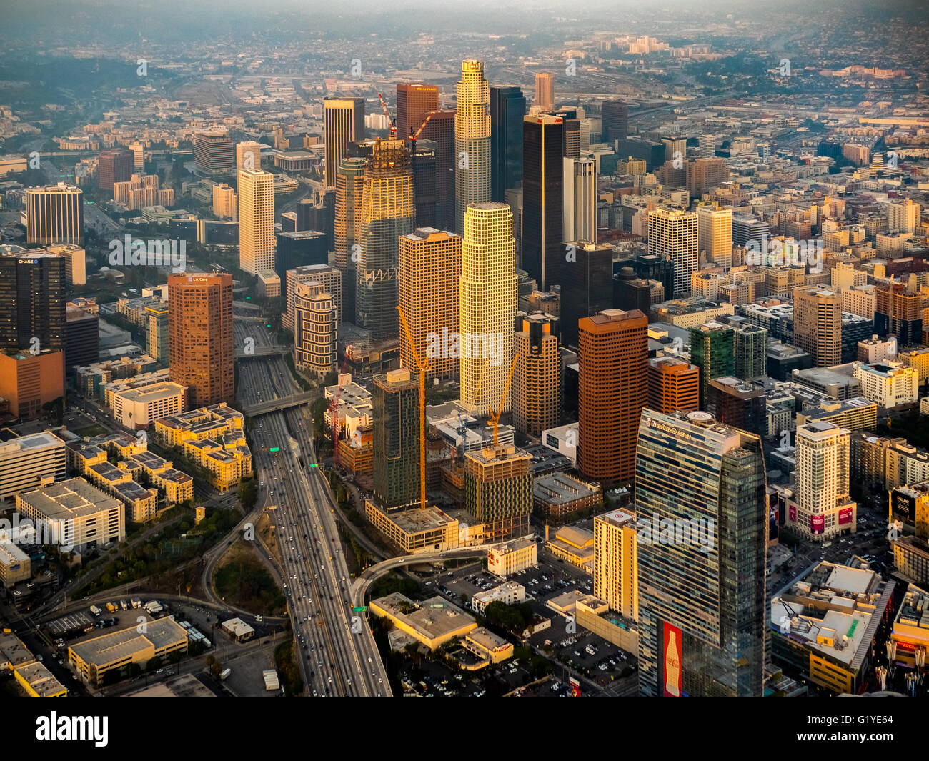 Grattacieli del centro cittadino di Los Angeles di haze, smog, Los Angeles, nella contea di Los Angeles, California, Stati Uniti d'America Foto Stock