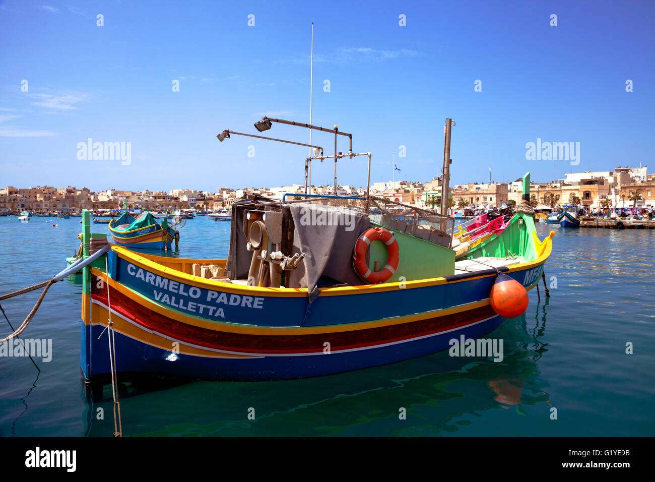 Luzzu, tipico colorate barche da pesca, porto di Marsaxlokk, Malta Foto Stock