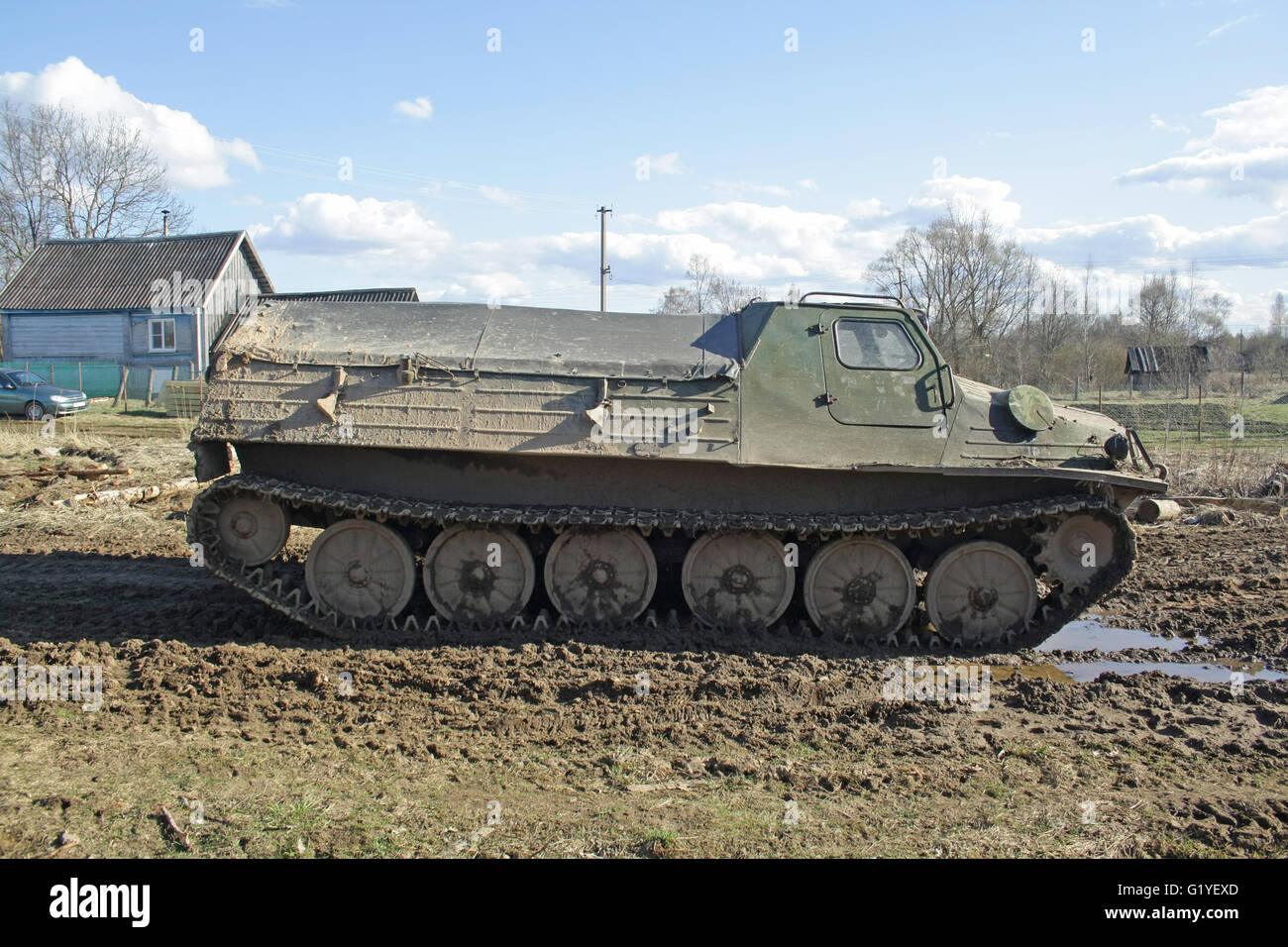 Grandi e vecchi, vintage veicolo fuoristrada sulle vie Foto Stock