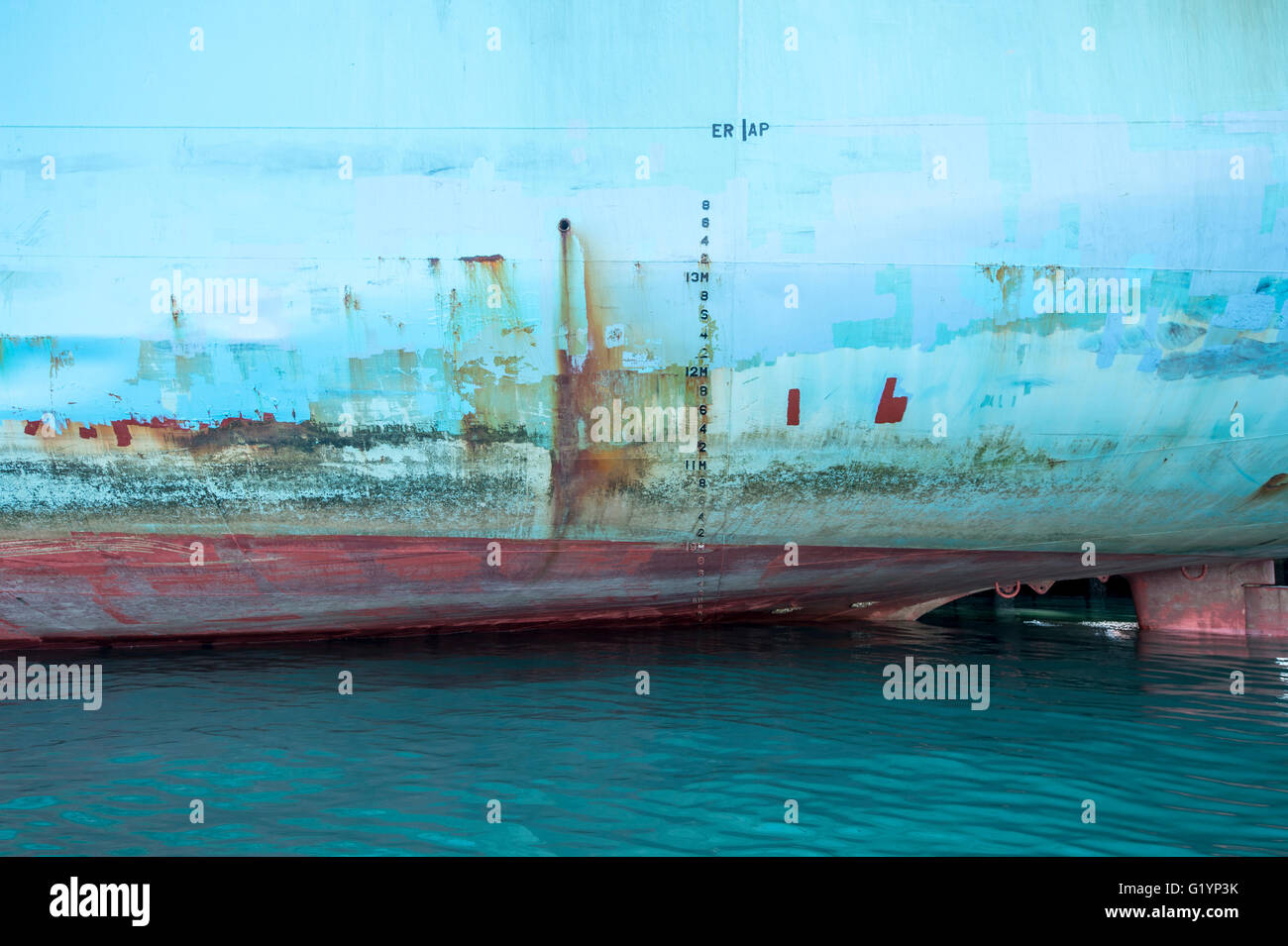 Le linee di caricamento sullo scafo del Maersk Container nave Maersk Jubail caricamento presso i porti di Auckland contenitore porta. Auckland, Nuova Foto Stock