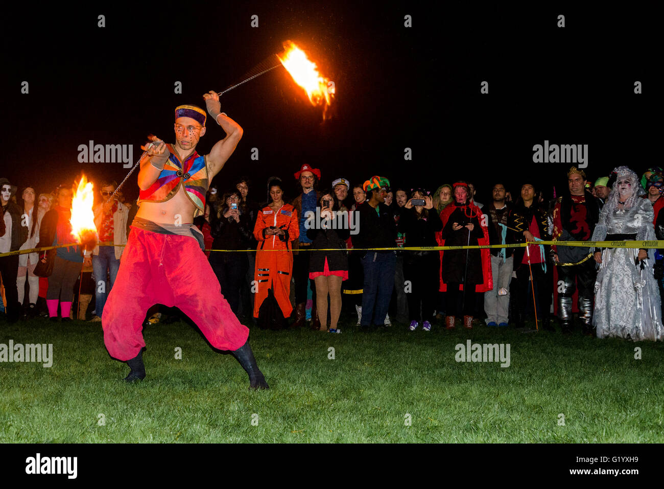 Fuoco, sfilata di anime perdute Festival, Unità commerciale area, Vancouver, British Columbia, Canada Foto Stock