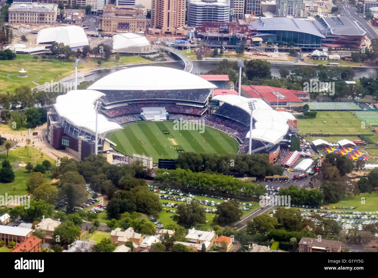 La città di Adelaide in Australia con l'Adelaide Oval. Foto Stock