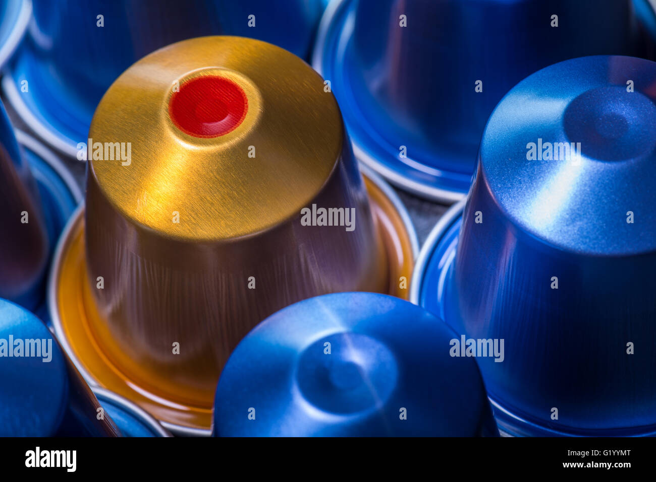 Un cluster di inutilizzati delle capsule di caffè utilizzato in un popolare marchio di macchine per il caffè. Foto Stock